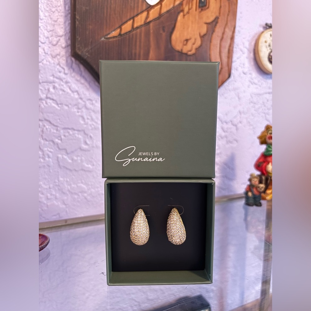 BRAND NEW JEWELS BY SUNAINA NARNIA STUDS